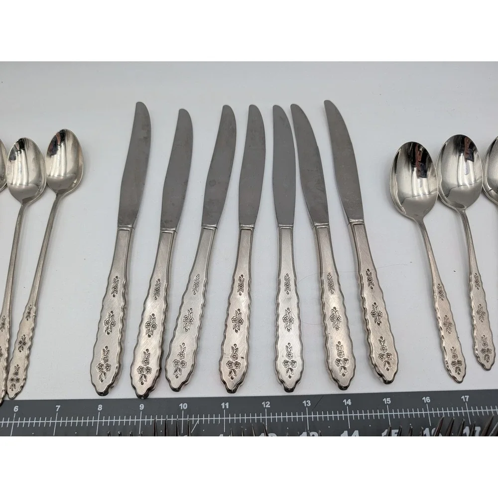 Oneida Flatware Silver Distinction Deluxe Stainless Floral Bouquet 49 Piece Set